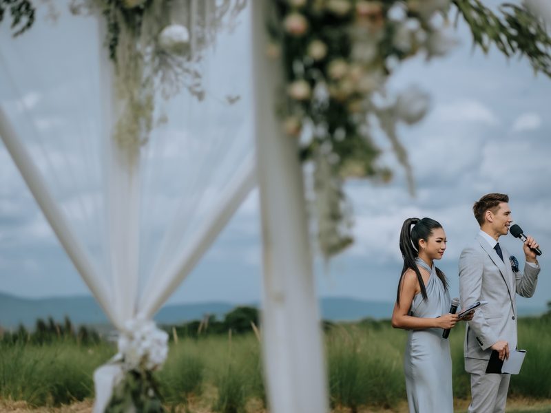 Emcee hosting an outdoor wedding ceremony